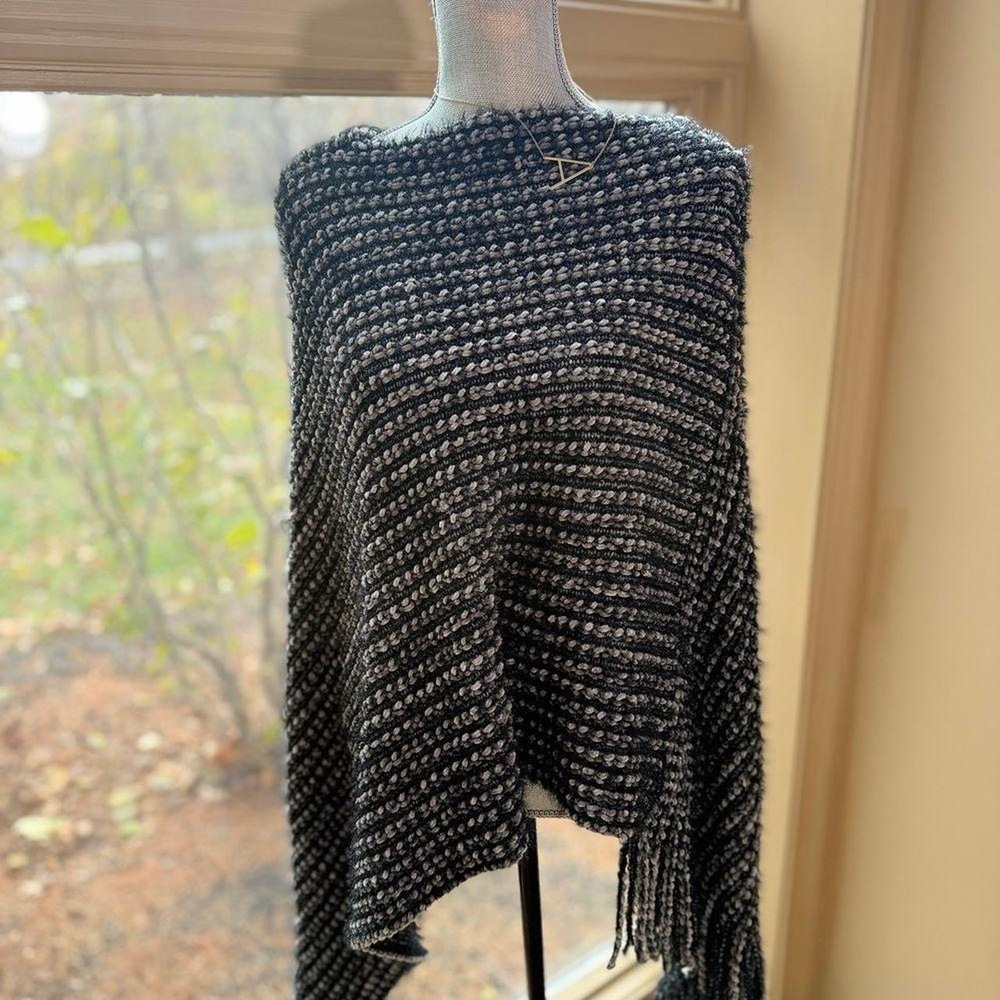 Knitted yarn poncho boxy blanket pullover shawl with fringe in Black